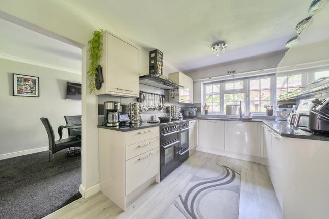 3, Queens Close, Flitwick photo 4