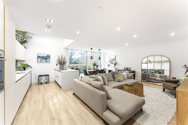 Thumbnail Semi-detached house for sale in Avenue Road, Southgate, London