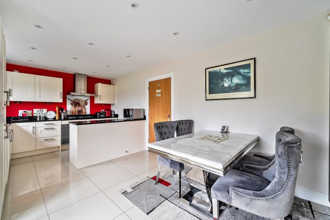 16, Woodlands Close, Stroud photo 4