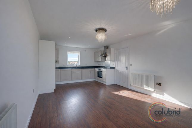 53, Sunliner Way, South Ockendon photo 2