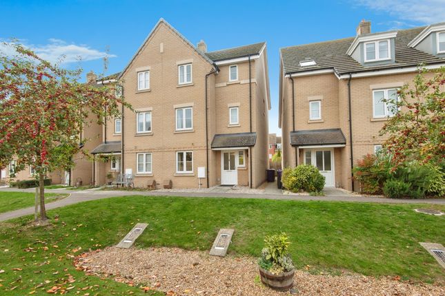 4-bed house on 7, Grenfell Gardens, Royston, £475,000