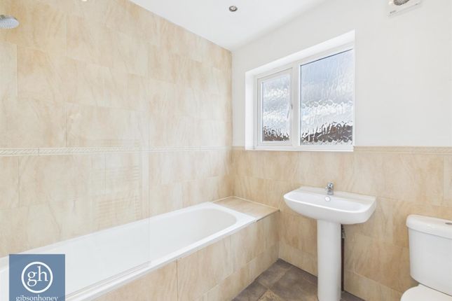 Hartland Drive, Ruislip photo 3