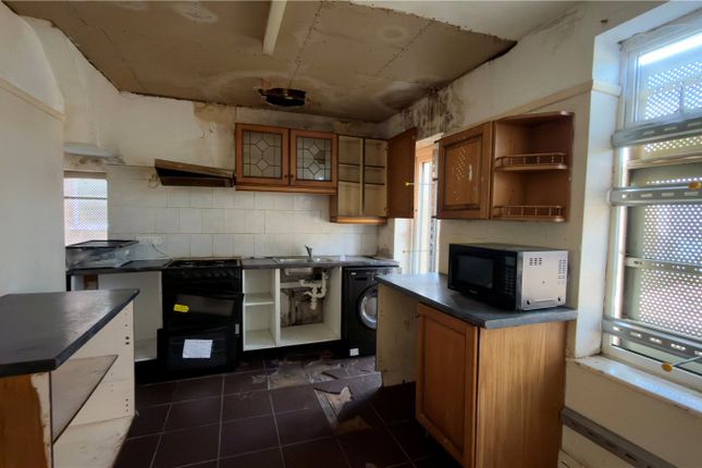 32, Orchard Way, Surrey photo 3