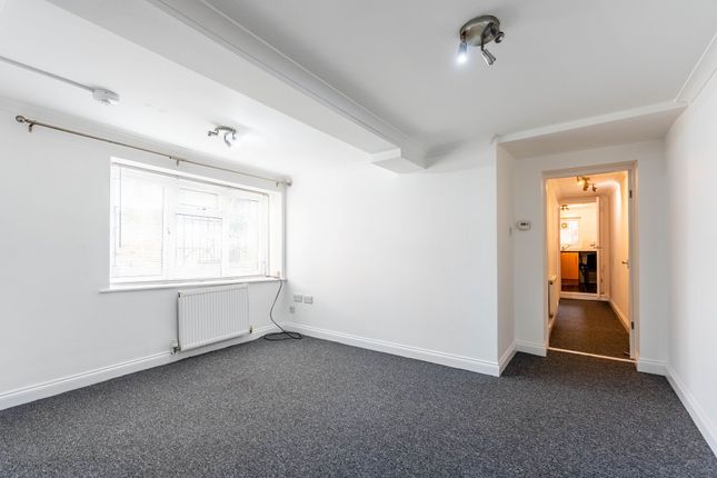 Flat 3, 168 High Street, Rochester photo 2