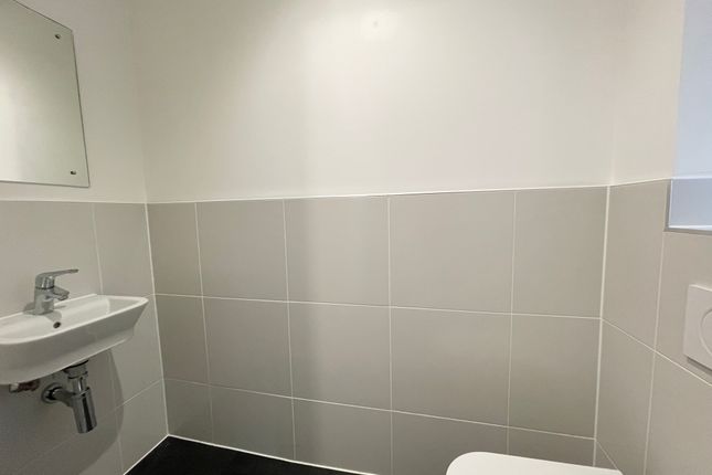 2, Horsham photo 5