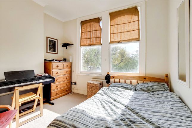 Flat to rent in Bolingbroke Grove, Between The Commons