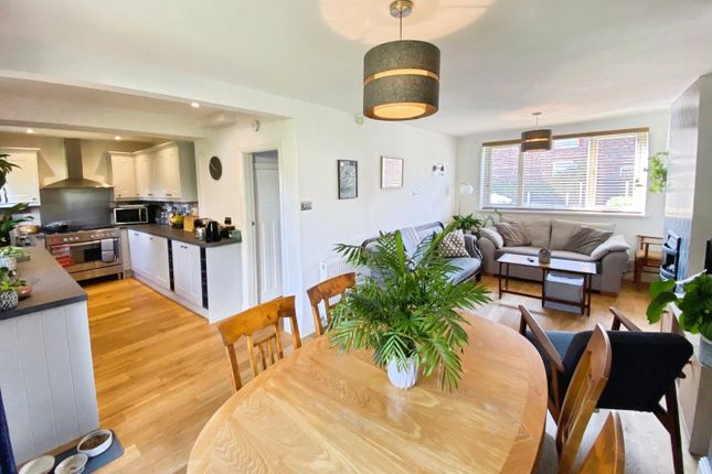 17, Queenhill Road, Manchester photo 2