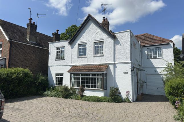 The Lees, Horsham Road, Crawley photo 3