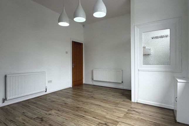 2, Tandle Hill Terrace, Rochdale photo 4