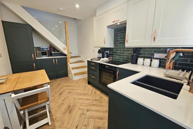 34D, Silver Street, Dursley photo 2