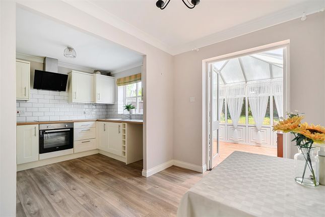 3, Meadowsweet Drive, Calne photo 4