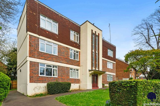 Thumbnail Flat to rent in Oakhill Road, Sutton, Surrey