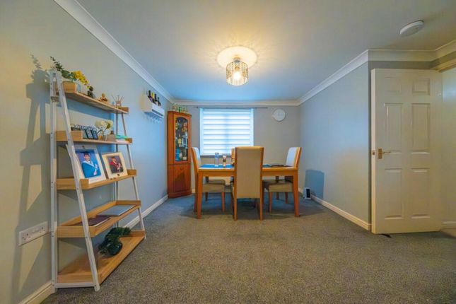 Flat Flat 2, White Rose House, Golden Mile View, Newport photo 3