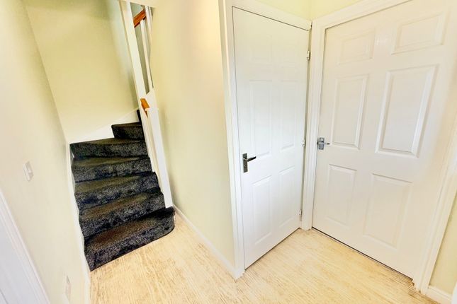 24, Long Meadow, Bridgend photo 3