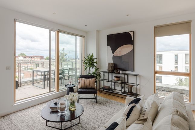 Thumbnail Flat for sale in Wingate Square, 63 Old Town, London