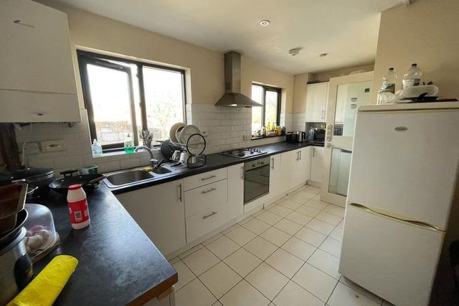80, Allendale Close, London photo 4