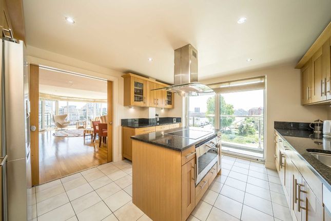 Apartment 6, Riverside Tower, The Boulevard, London photo 4