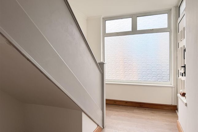 3, Ael Y Bryn Close, Llanelli photo 3