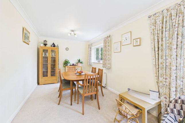3, Darcy Close, Coulsdon photo 3