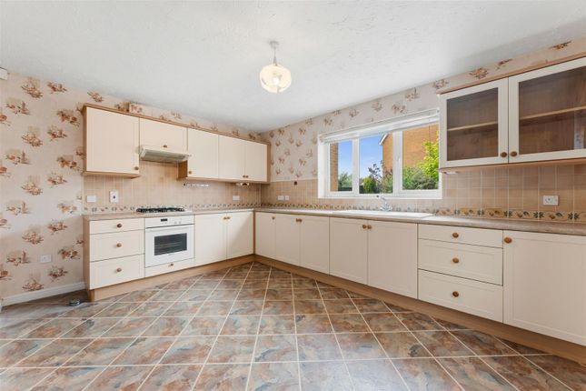 6, Goodhew Close, Kettering photo 3
