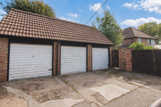 34, Cross Road, Wellingborough photo 2