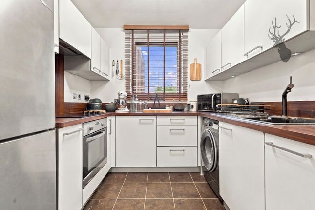Flat 9, 28 Harston Walk, London photo 3
