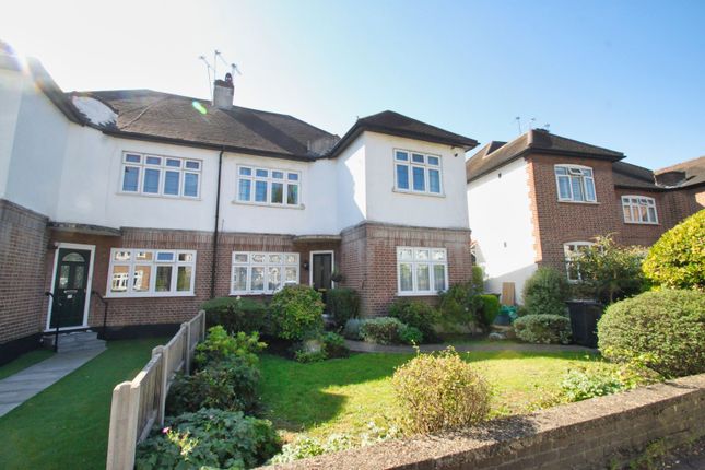 Flat for sale in Beechwood Park, South Woodford