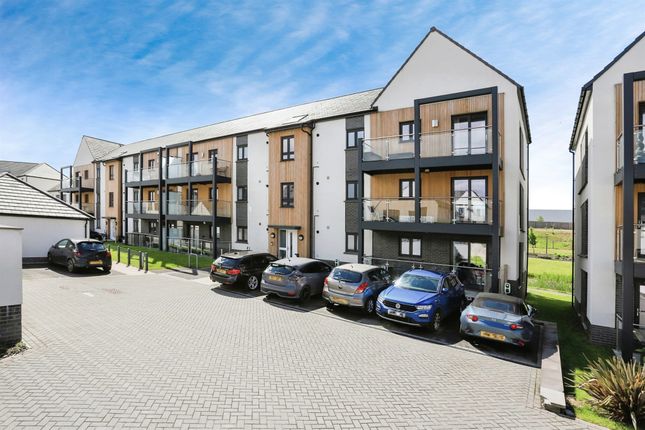 Thumbnail Flat for sale in Brodsworth Close, Leeds