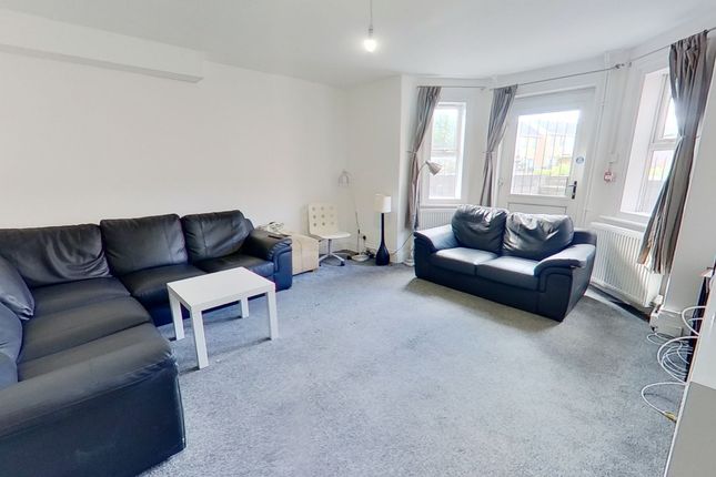 4 Consort Terrace, Leeds photo 2