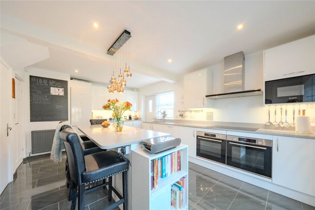 19, Shadwell Park Avenue, West Yorkshire photo 2