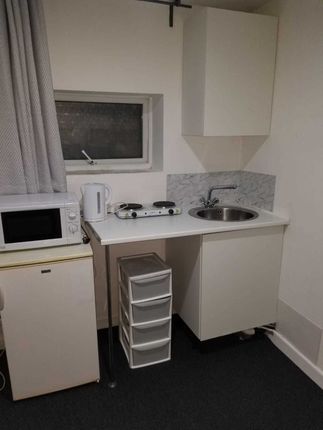 Thumbnail Room to rent in Stafford, Walsall