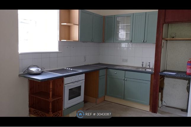Flat, Bro Myrddin Merlins Hill Abergwili, Abergwili, Carmarthen photo 2