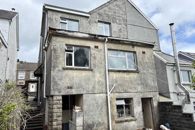 75, Heol Y Banc, Bancffosfelen Llanelli photo 3