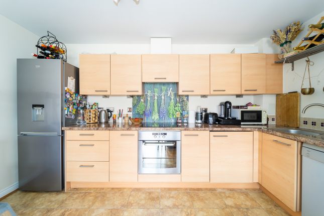 Flat for sale in Guinevere Court, King George Crescent, Wembley
