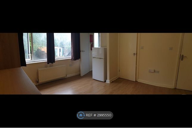 Studio flat on A, Coles Green Road, London, £1,300/mo