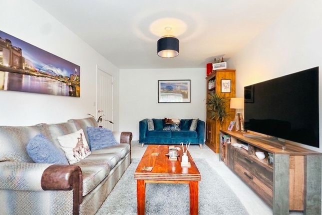 6 Summerson Way, Stockport photo 3