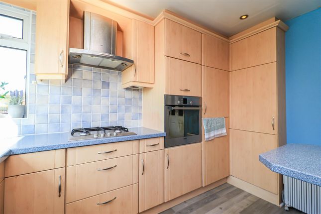 320, Batley Road, Wakefield photo 3