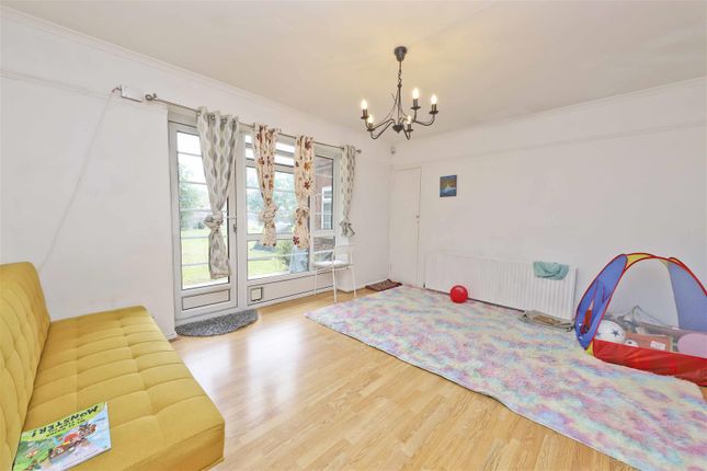 2, Garden Close, Ruislip photo 3