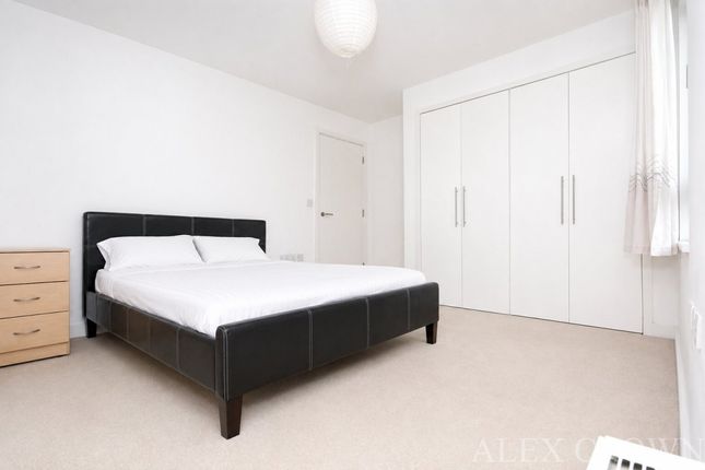 17, Buckler Court, Eden Grove, London photo 5