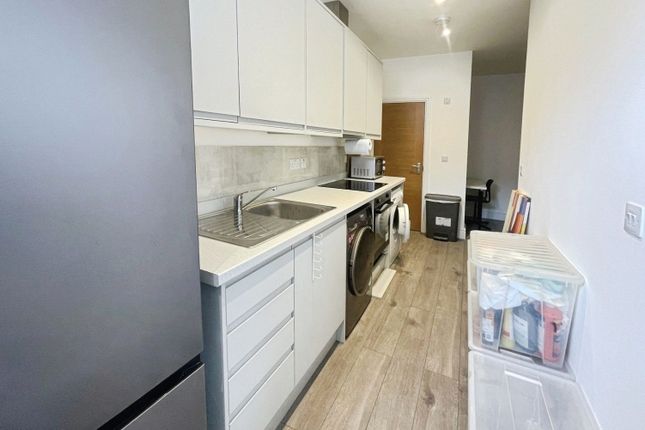 Flat 6, Alpha House, 190, High Street, Surrey photo 2