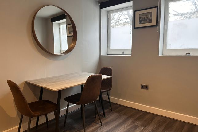 Flat to rent in Providence Place, Brighton