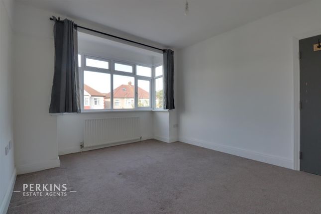 12, Uneeda Drive, Greenford photo 4