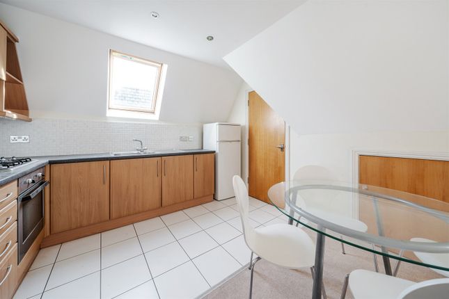 Bayeux Court, Connaught Road, Reading photo 3