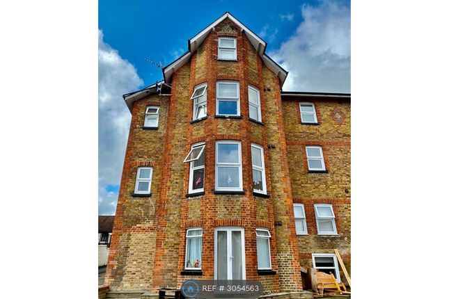 Flat, Victoria House Craufurd Rise, Maidenhead photo 2