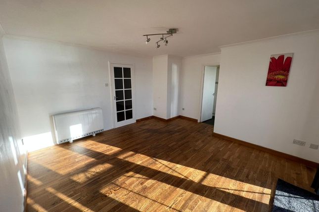 61, Lewes Close, Grays photo 3