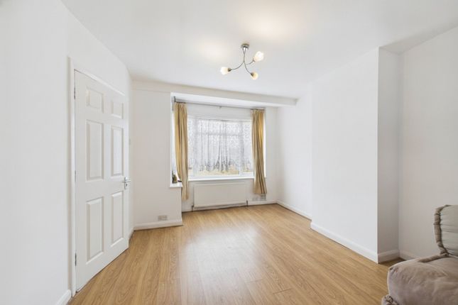 6, London Road, Feltham photo 4