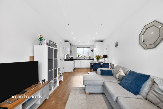 Flat 32, Myers Court, Reynard Way, Brentford photo 3
