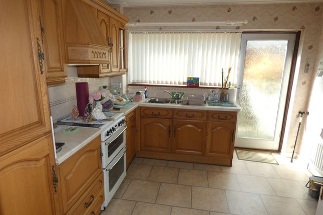 20, Wembley, Neath photo 3