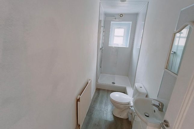 Flat 1, 68, Chesterfield, Greenfield Road, Colwyn Bay photo 4