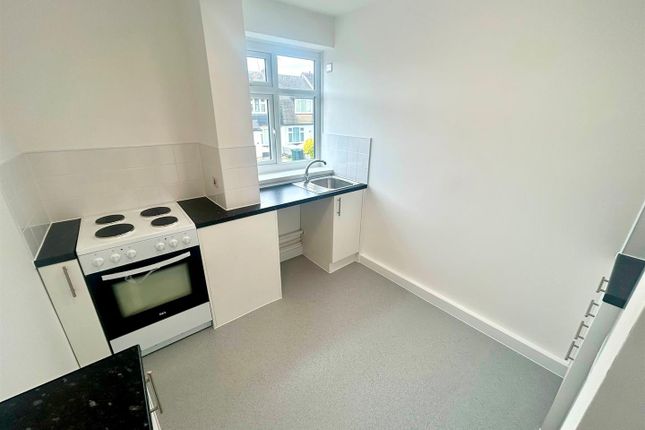 77A, Somerset Gardens, Hornchurch photo 4